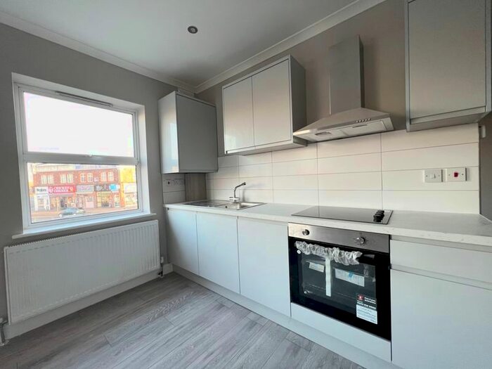 1 Bedroom Flat To Rent In Long Lane, Uxbridge, UB10