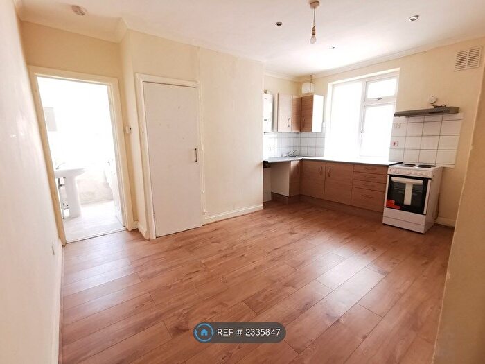 2 Bedroom Maisonette To Rent In York Street, Mitcham, CR4