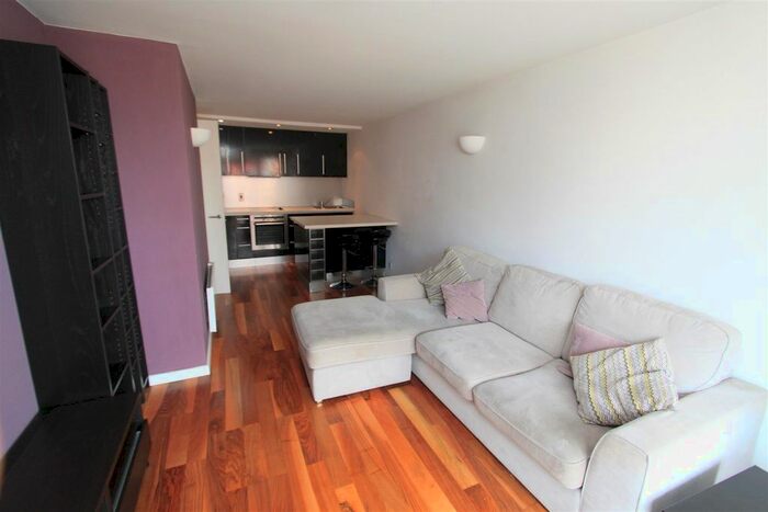 2 Bedroom Flat To Rent In Riverside Way, Leeds, LS1