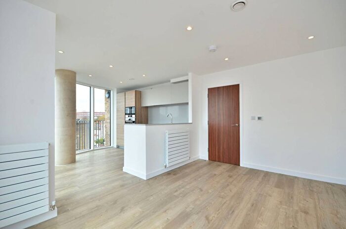 1 Bedroom Flat To Rent In Tooting High Street, Tooting, London, SW17