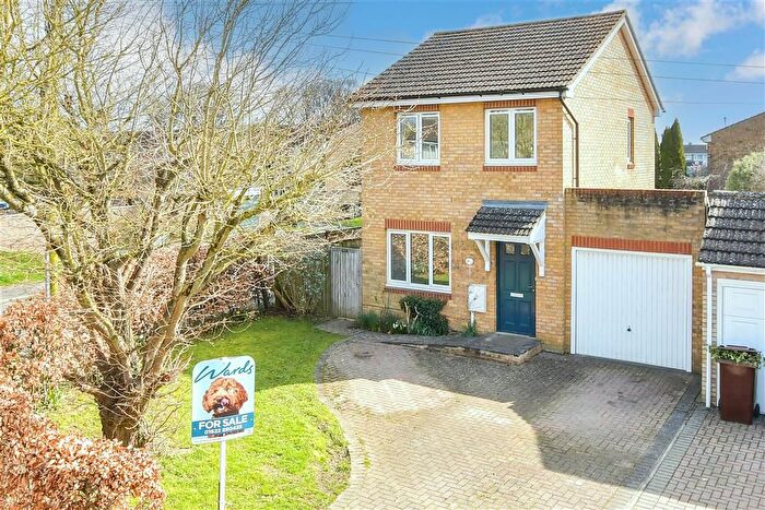3 Bedroom Detached House For Sale In Knaves Acre, Headcorn, Kent, TN27