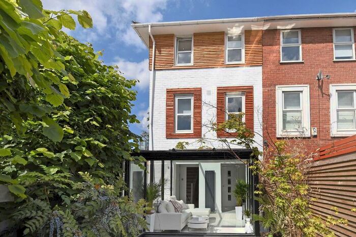 4 Bedroom Semi-Detached House To Rent In Rodenhurst Road, London, SW4