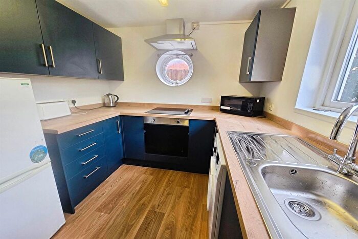 2 Bedroom Flat To Rent In Tonnelier Road, Dunkirk, NG7