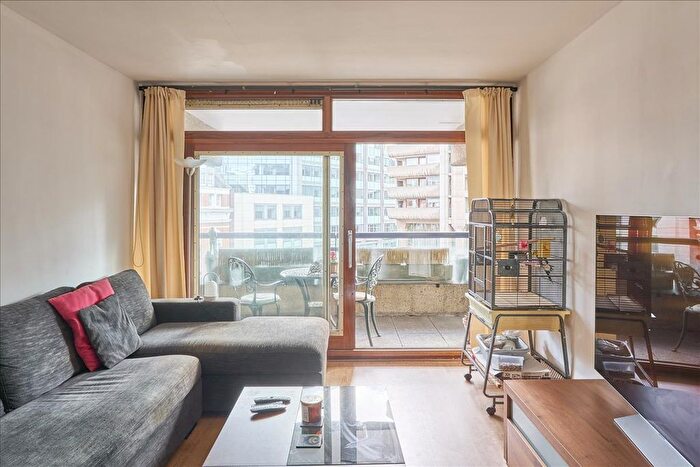 1 Bedroom Flat For Sale In Ben Jonson House, Barbican, London, EC2Y