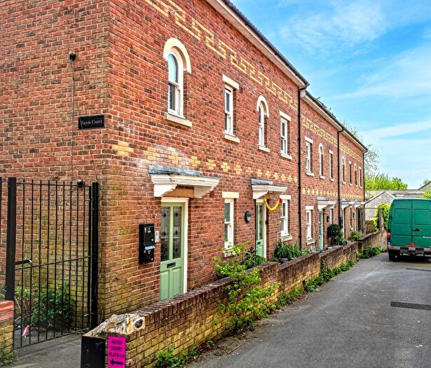 2 Bedroom Flat For Sale In Hayes Court, Northload Street, Glastonbury, BA6