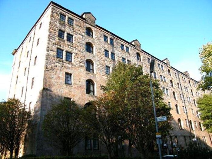 2 Bedroom Flat To Rent In Bed Furnished At Bell Street, Glasgow, G4
