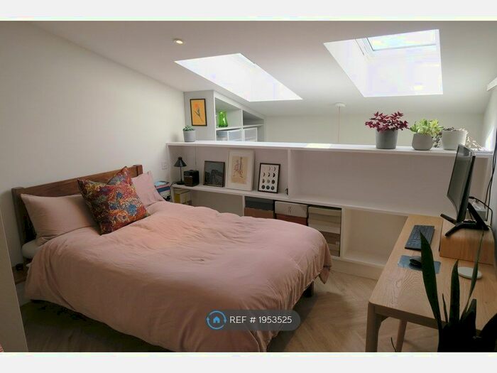 1 Bedroom Terraced House To Rent In Church Lane, London, N2