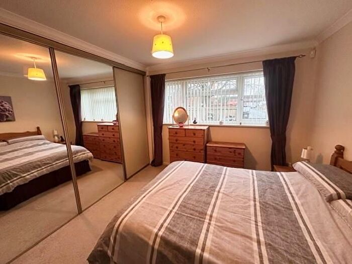 2 Bedroom Detached Bungalow To Rent In The Moors, Thatcham, RG19