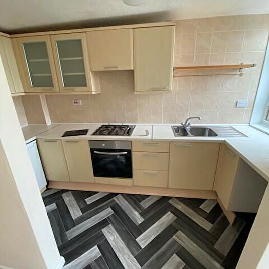 2 Bedroom Flat For Sale In Kenilworth Court, Washington, Tyne And Wear, NE37