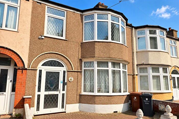 3 Bedroom Terraced House For Sale In Lyndhurst Gardens, Barking, IG11