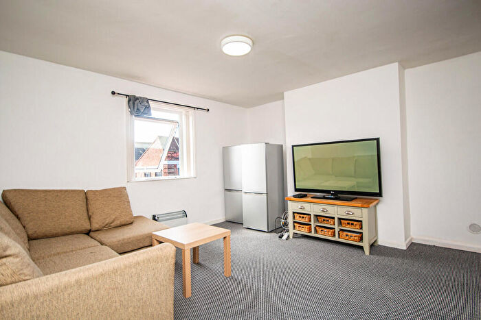 5 Bedroom Flat To Rent In Leengate, Lenton, NG7