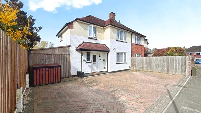 3 Bedroom Semi-Detached House For Sale In May Crescent, Ash, Aldershot, GU12