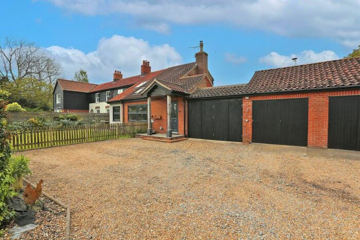 4 Bedroom House For Sale In Halvergate Road, Freethorpe, Norwich, NR13