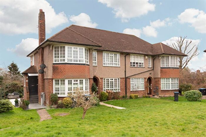 2 Bedroom Maisonette To Rent In Oakwood Close, London, N14