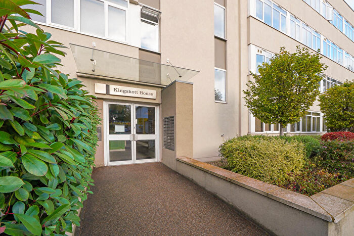 1 Bedroom Flat For Sale In East Street, Epsom, Surrey, KT17