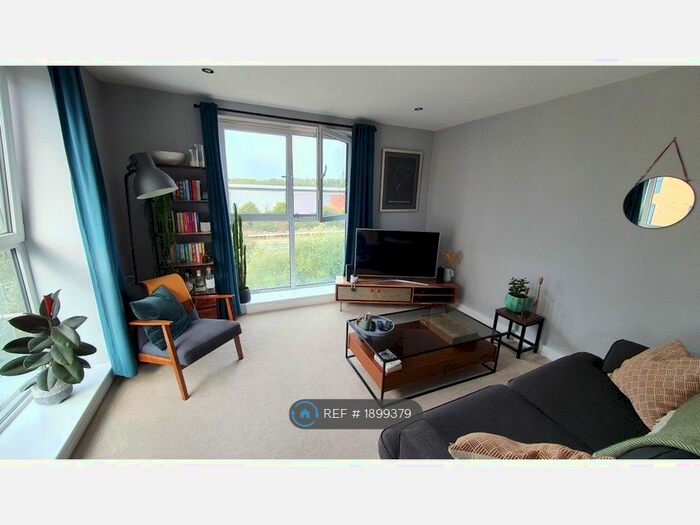 2 Bedroom Flat To Rent In Osprey House, Reading, RG2