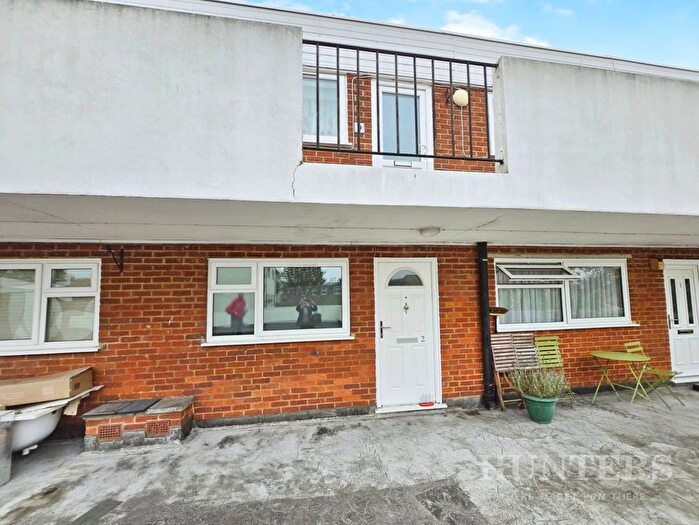 2 Bedroom Flat To Rent In High Street, Cheam, SM3