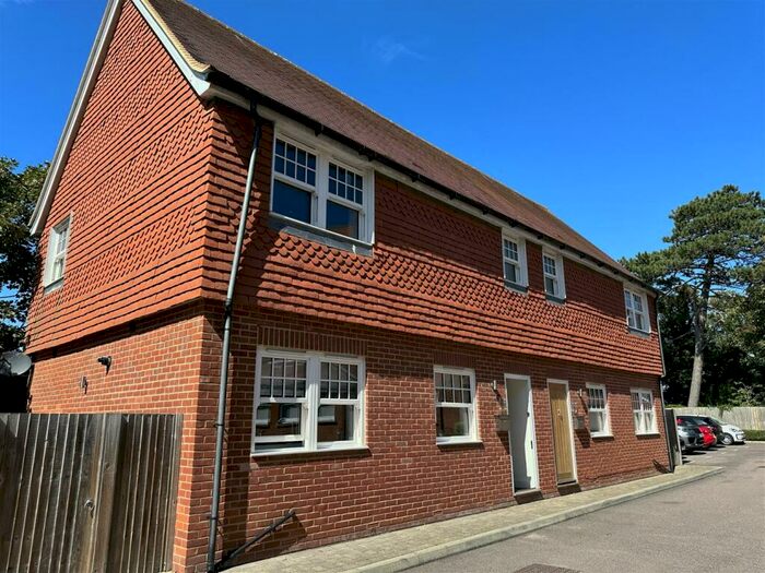 2 Bedroom House To Rent In Eversley Park, Folkestone, CT20