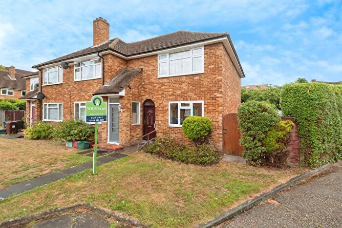 2 Bedroom Maisonette For Sale In Manns Close, Isleworth, TW7