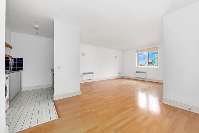 1 Bedroom Apartment For Sale In Colefax Building, Plumbers Row, London, E1