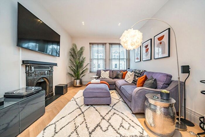3 Bedroom Flat To Rent In Gunterstone Road, London, W14