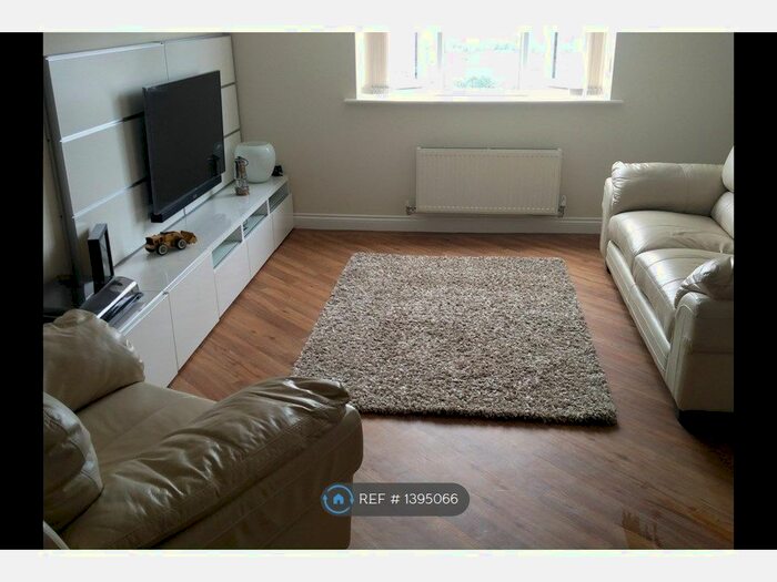 2 Bedroom Flat To Rent In Richmond Way, Rotherham, S61