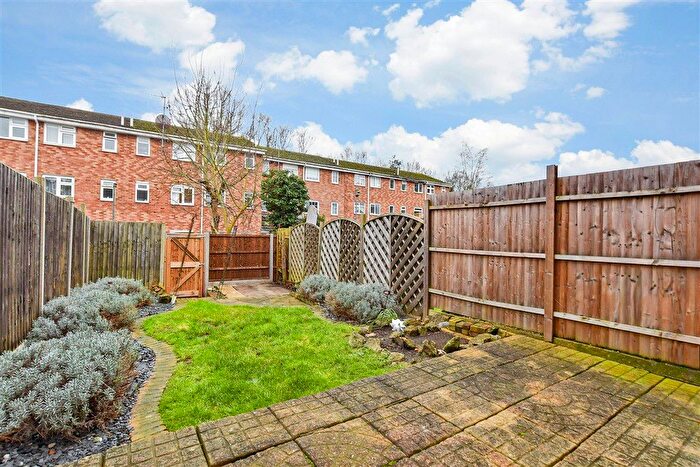 3 Bedroom Terraced House For Sale In Lakeside, Snodland, Kent, ME6