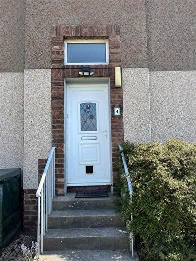 2 Bedroom Flat To Rent In Norman View, Leuchars, KY16