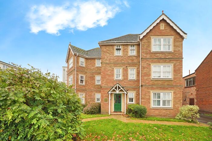 2 Bedroom Flat For Sale In Flat, St Nicholas Court, Kingston Upon Thames, KT1