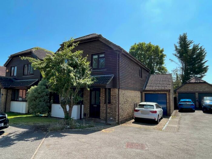 4 Bedroom Detached House To Rent In Wokingham, Berkshire, RG41