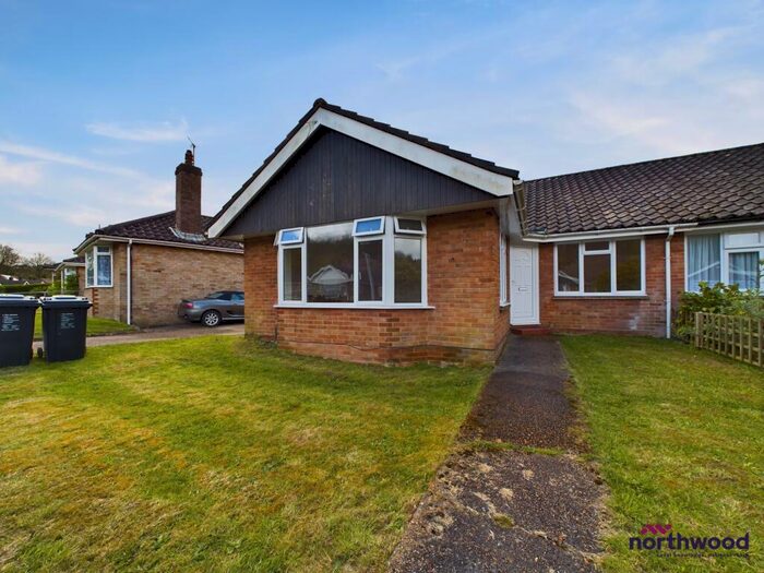 3 Bedroom Bungalow To Rent In Heath Hill Avenue, Bevendean, Brighton, BN2