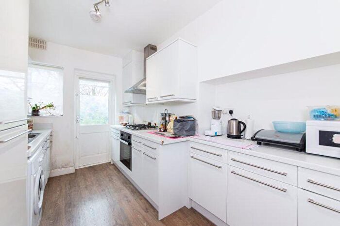 2 Bedroom Flat To Rent In Denison Close, East Finchley, N2
