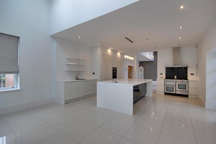 4 Bedroom Detached House For Sale In Park Lane, Swanland, HU14