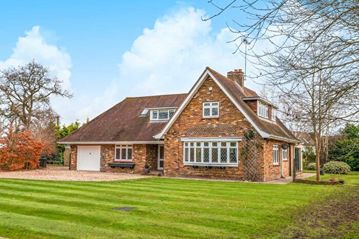 4 Bedroom Equestrian Facility For Sale In Binfield, Berkshire - . Acres, RG42