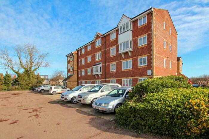1 Bedroom Flat To Rent In Pioneer Way, Watford, WD18