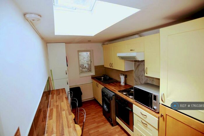 2 Bedroom Flat To Rent In Caledonian Rd, London, N7
