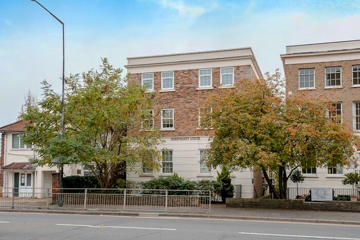 1 Bedroom Flat To Rent In Cookham Road, Maidenhead, Berkshire, SL6