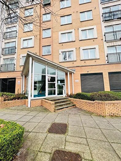 2 Bedroom Flat For Sale In Settlers Court, Newport Avenue, East India Quays, Canary Wharf, London, E14