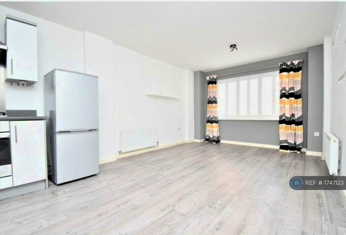 1 Bedroom Flat To Rent In Lyon Court, Rochester, ME1