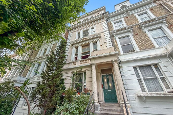 1 Bedroom Flat For Sale In Cambridge Gardens, London, W10