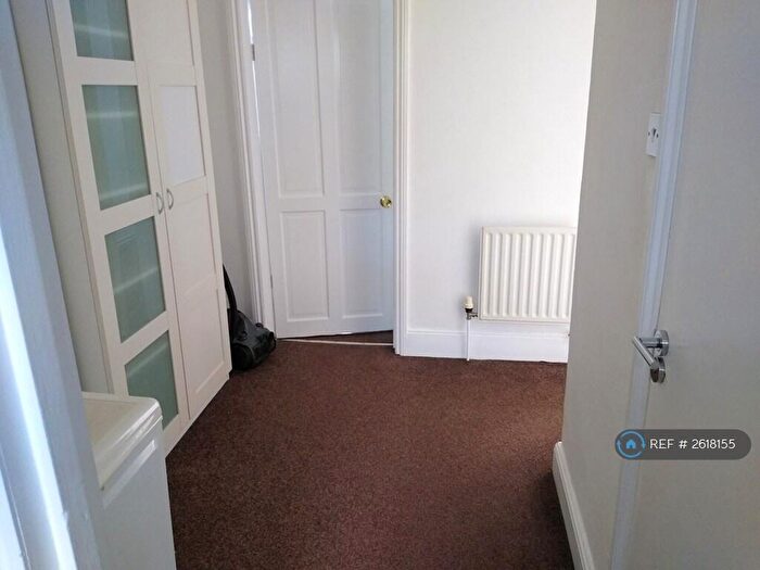 2 Bedroom Flat To Rent In Clyde Road, Surrey, CR0