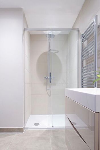 1 Bedroom Flat To Rent In Tolworth Tower, Ewell Road, Surbiton, KT6