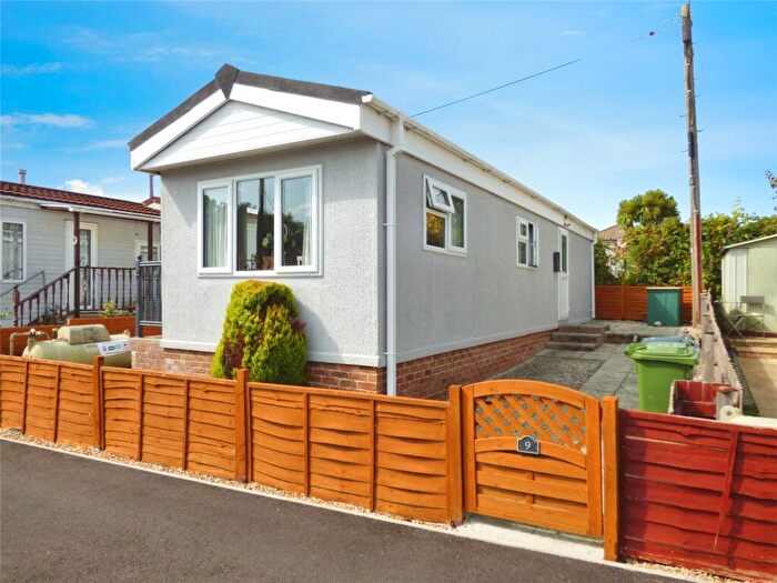 1 Bedroom Mobile Home For Sale In Kings Copse Avenue, Hedge End, Southampton, SO30