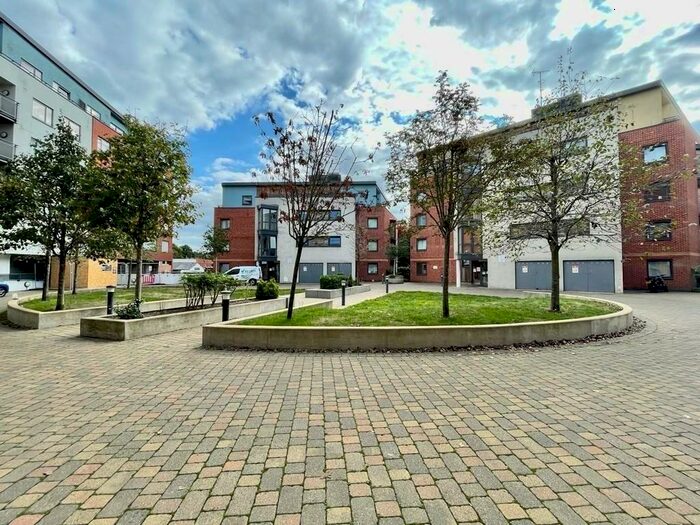 1 Bedroom Ground Flat To Rent In The Courtyard, GU15