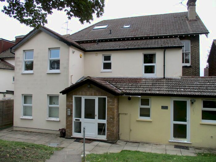 1 Bedroom Flat To Rent In Park Hill Close, Carshalton, SM5