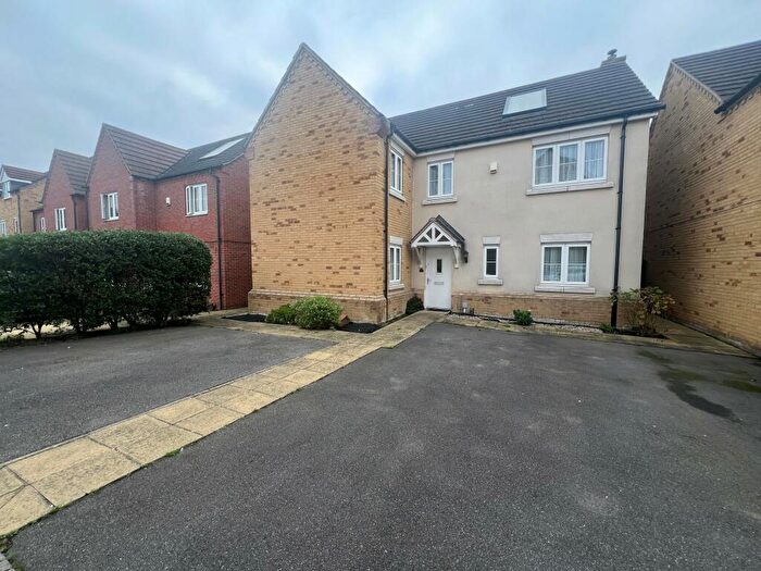 4 Bedroom Detached House To Rent In Elm Close, Hornchurch, RM11