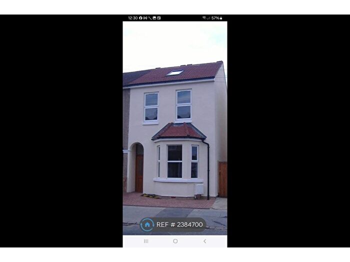 4 Bedroom Semi-Detached House To Rent In Davidson Road, Croydon, CR0