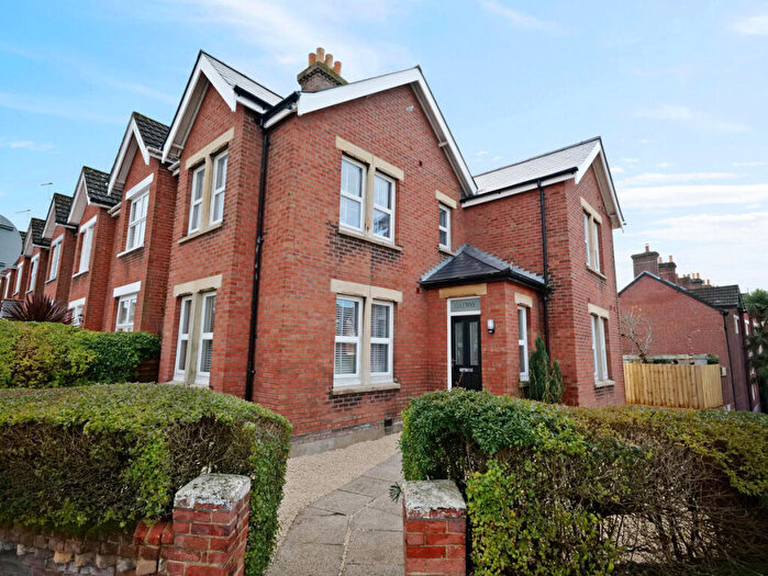 Studio To Rent In Garland Road, Poole, BH15