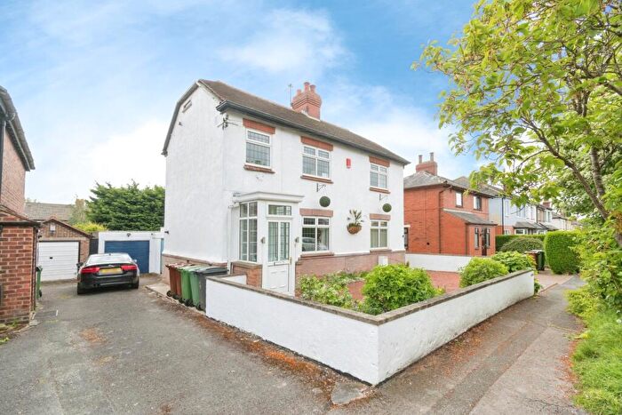 5 Bedroom Detached House For Sale In Alexandra Road, Pudsey, LS28