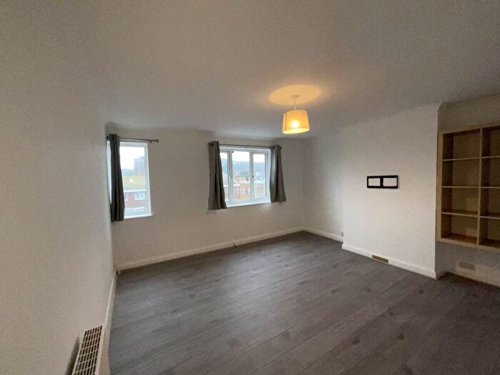 2 Bedroom Flat To Rent In Brooklyn Court, Loughton, Essex, IG10